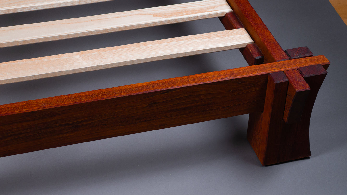 Castle joint bed